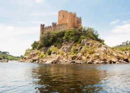 Barco de acesso ao Castelo de Almourol partindo do Cais de Tancos