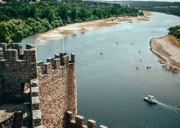 Barco de acesso ao Castelo de Almourol partindo do Cais de Tancos